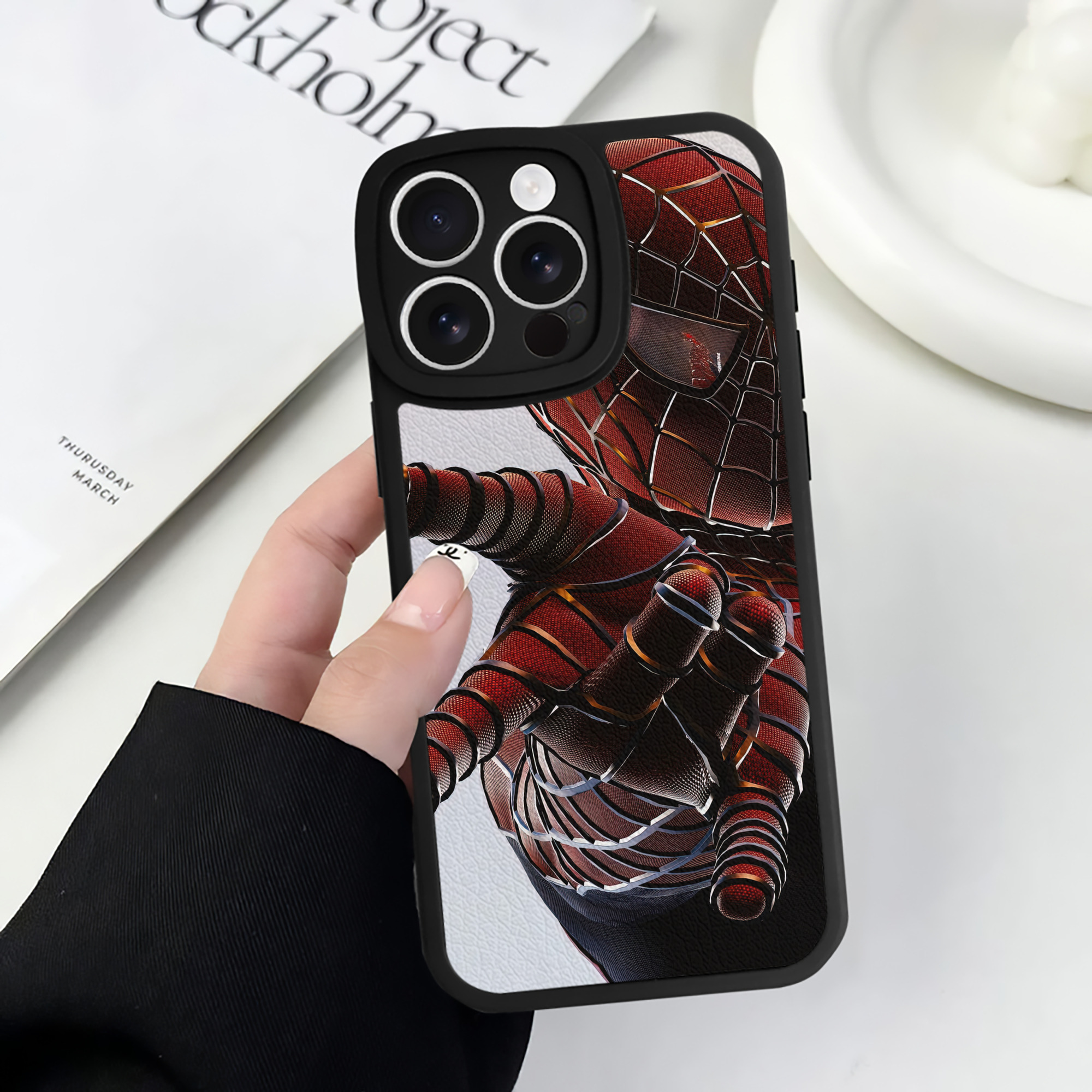 Spider Man スパイダーマン 【iPhone 16シリーズ対応】シリコンスマホケース（レザー調） 材質：シリコン